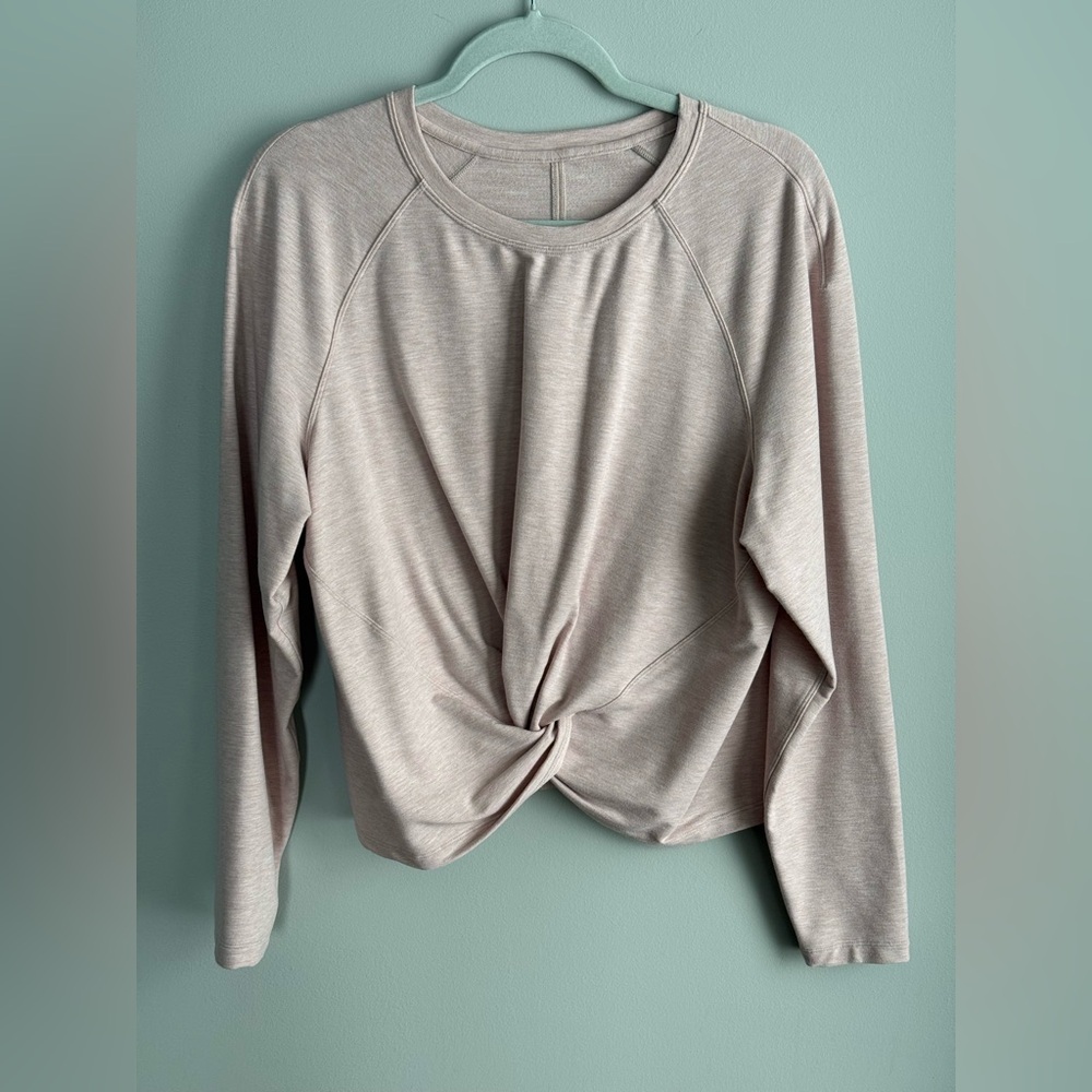 lululemon athletica Tuck & Gather
Pullover in Heathered Mod Faint Coral